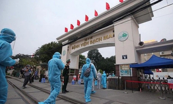 Vì sao Bệnh viện Bạch Mai nói có khó khăn tài chính nhưng vẫn tuyển 506 người?