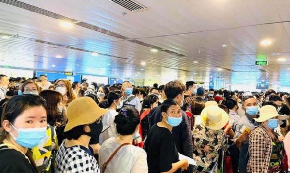 Làm gì để không lỡ chuyến khi ùn tắc sân bay?