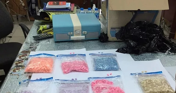 Nam tài xế Grab bị 'bom' hàng 1.000 viên ma túy tổng hợp 