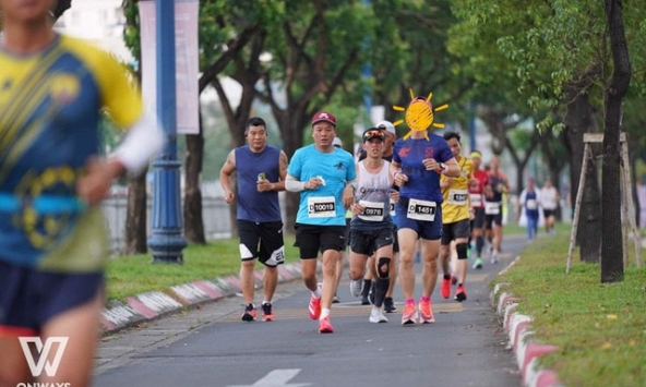 Nữ VĐV nhờ người chạy hộ để lấy thành tích ở giải chạy marathon TPHCM
