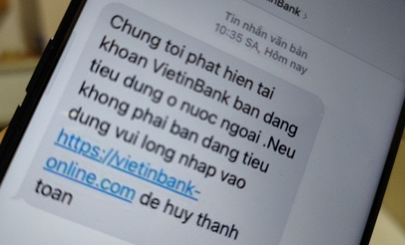 Nhiều khách hàng nhận được tin nhắn giả mạo danh ngân hàng 