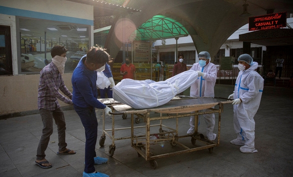 Ấn Độ ghi nhận số ca mắc mới và số người chết kỷ lục vì COVID-19