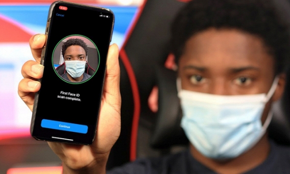 Apple cho phép người dùng mở khóa iPhone bằng Face ID ngay cả khi đang đeo khẩu trang