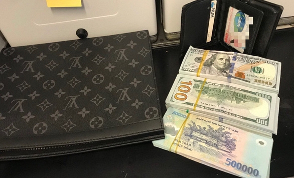 Hành khách bỏ quên số tài sản trị giá hơn 1 tỷ đồng trên máy bay