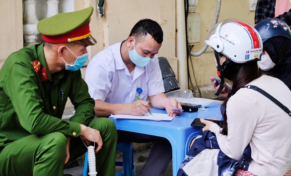 Quận Hoàn Kiếm phạt 134 người không đeo khẩu trang hơn 300 triệu đồng