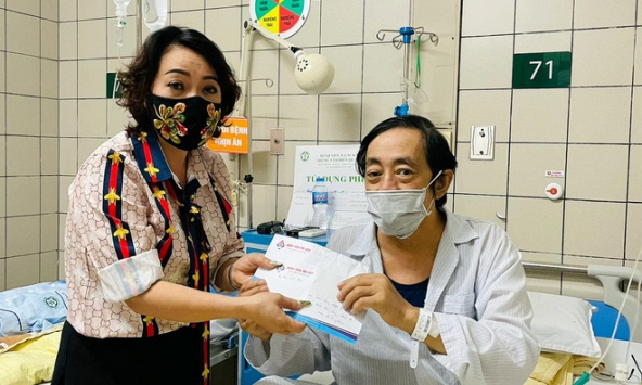 Bệnh tình diễn viên Giang Còi chuyển nặng, nam danh hài không đồng ý điều trị hóa chất