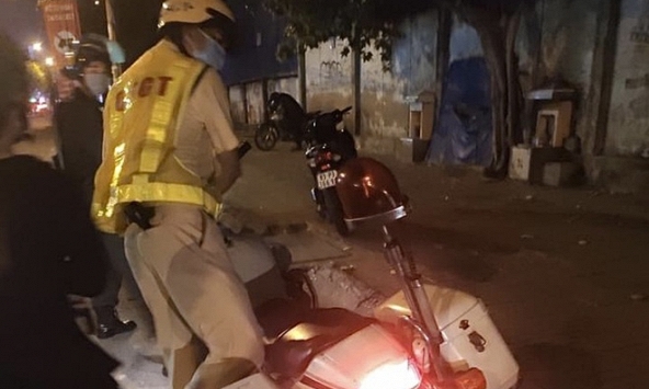 CSGT Tân Sơn Nhất xin lỗi, trả lại giấy tờ xe cho người tố đại úy không chứng minh được lỗi vi phạm