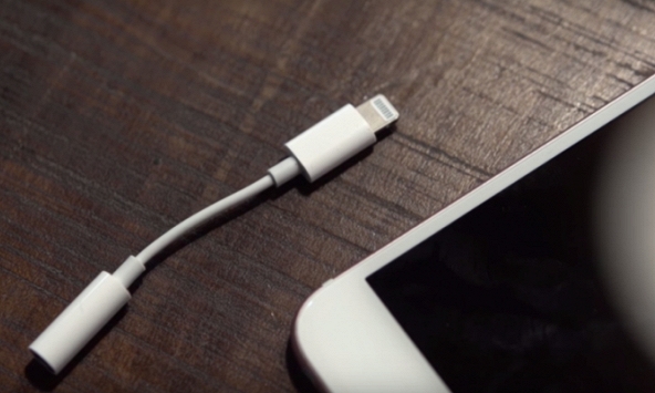 Những quyết định gây tranh cãi của Apple nhưng vẫn tạo ra thị trường tỷ USD