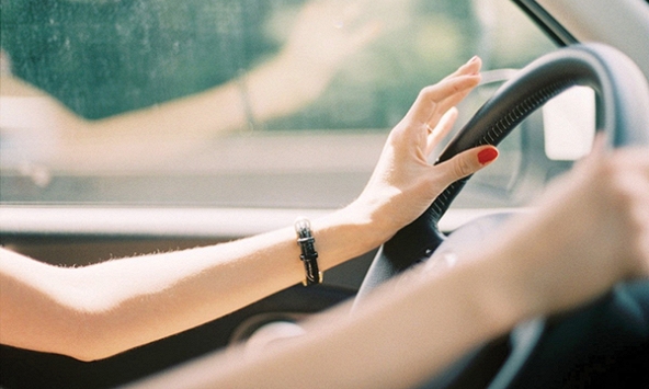 Phụ nữ lái xe