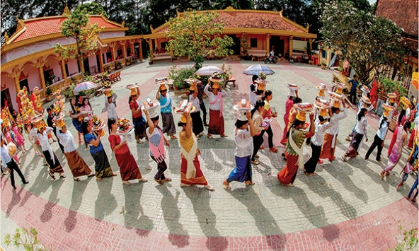 Tết Oc Om Bok ở phum Svay Check