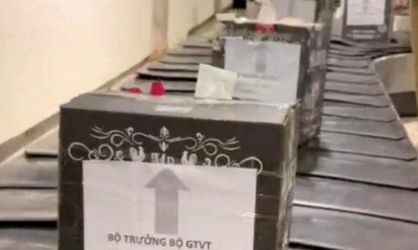 Bộ trưởng Bộ GTVT lên tiếng về lô hàng gửi máy bay ghi tên mình