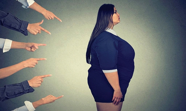 Tại sao chúng ta lại mù quáng chạy theo những điều không tưởng về ngoại hình?