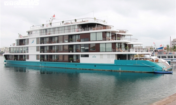 Cận cảnh hơn 500 tàu du lịch nằm 'ngắc ngoải' bên bờ Vịnh Hạ Long