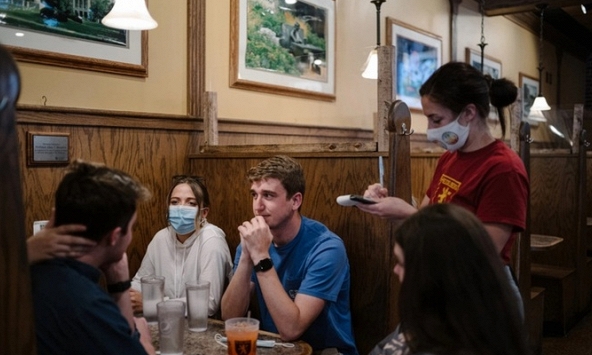 Quy định khẩu trang giữa Covid-19 ở Mỹ được nới lỏng gây tranh cãi