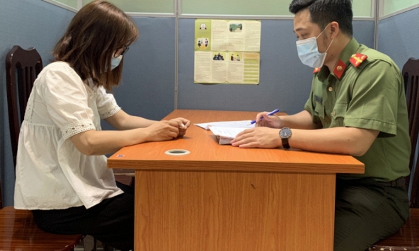 Phát hiện nhóm nghi phạm tung tin nhắn rác quảng cáo do hai phụ nữ điều hành