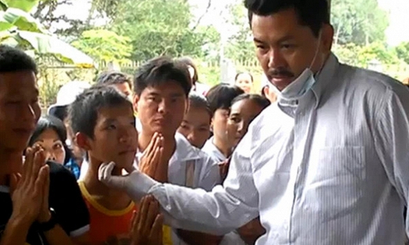 'Thần y' Võ Hoàng Yên giao nộp lại bằng khen cho Quảng Ngãi