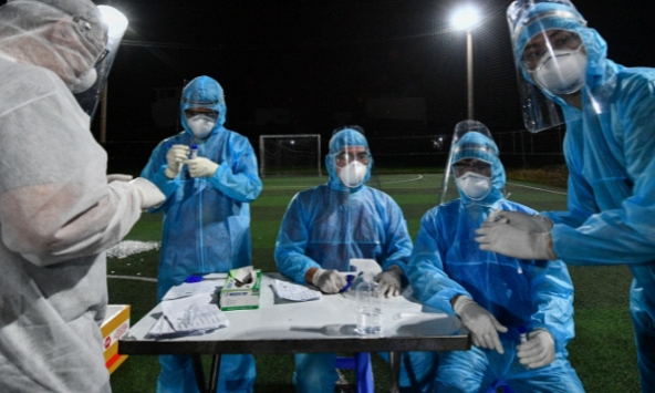 'Chiến lược của Việt Nam là ngăn chặn hoàn toàn đại dịch, là con đường khó khăn nhất'