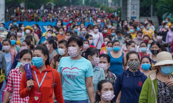 Cảnh đông đúc tại Công ty PouYuen