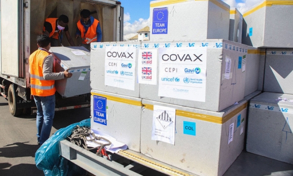 Vaccine chống Covid-19 đến nay chỉ như 'muối bỏ bể'