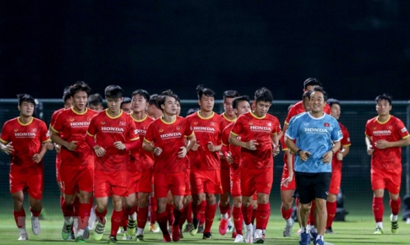 Đội tuyển Việt Nam tập buổi cuối cùng trên sân Al Ahli