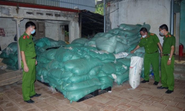 Thái Nguyên: Phát hiện 13,5 tấn găng tay y tế bẩn chuẩn bị đưa đi tiêu thụ