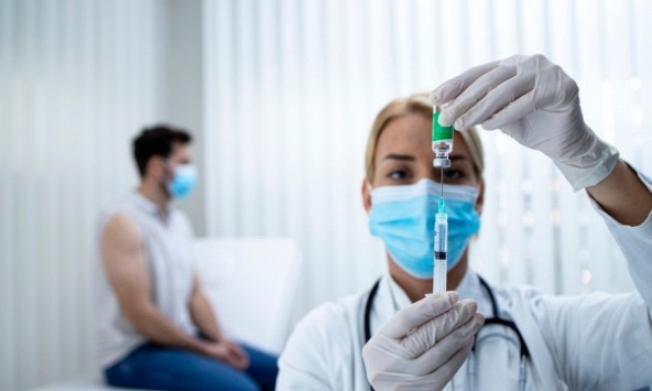 FDA chuẩn bị đưa ra cảnh báo quan trọng khi tiêm vắc xin Pfizer hoặc Moderna