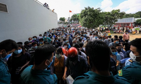 'Không loại trừ có F0 trong hàng nghìn người tiêm vaccine ở TP.HCM'