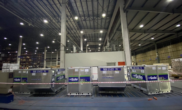 400.000 liều vắc xin Nhật Bản tặng thêm Việt Nam đã cập bến tại TPHCM