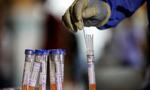 Khoảng 120.000 người tham gia kỳ thi tốt nghiệp THPT đợt 1 sẽ được lấy mẫu xét nghiệm như thế nào?