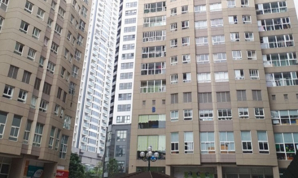 Một cháu bé 5 tuổi ở Hà Nội rơi từ tầng 11 chung cư xuống đất tử vong