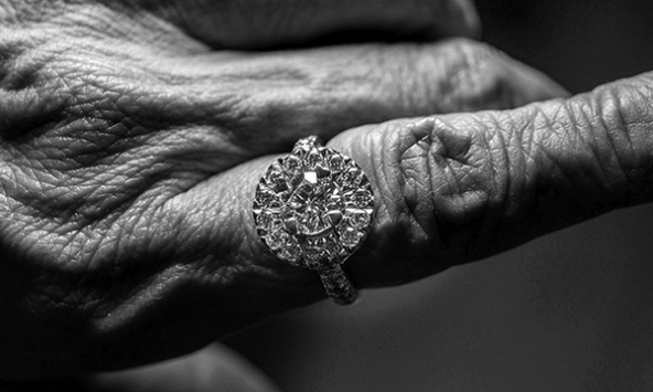 Khi tro cốt thành kim cương