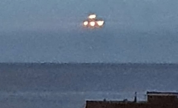 Phát hiện UFO lơ lửng trên bầu trời Anh