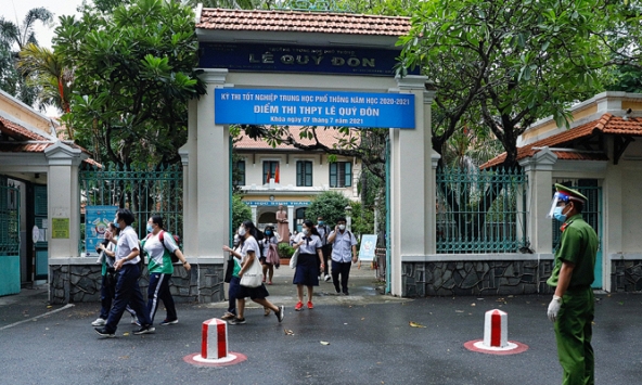 23 thí sinh TP HCM phải cách ly tại trường vì liên quan đến ca dương tính với Covid-19