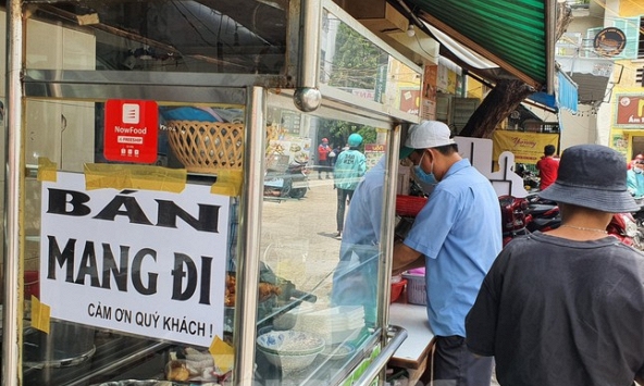TP.HCM ra công văn khẩn sau khi cấm bán thức ăn mang về