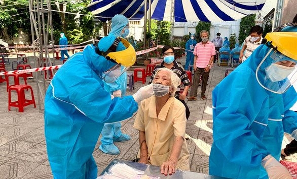 Tổ chức đội lấy mẫu lưu động tại nhà, hạn chế đến viện