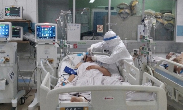 Nhiều bệnh nhân Covid-19 từ không có triệu chứng đột ngột trở nặng, đối diện nguy cơ tử vong