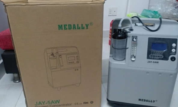 Đổ xô đi mua máy tạo oxy vì sợ Covid-19