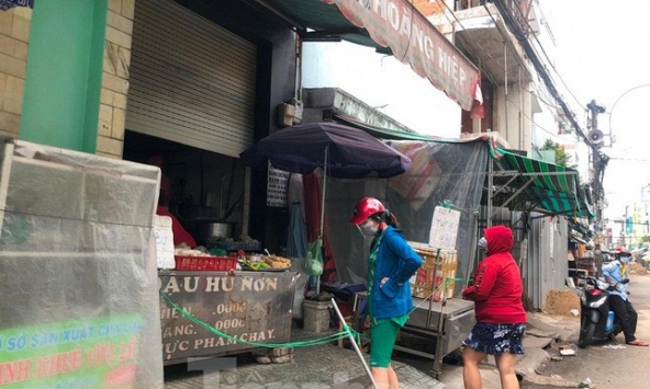 Nở rộ chợ 'du kích', cửa hàng 'chui' khi TPHCM giãn cách