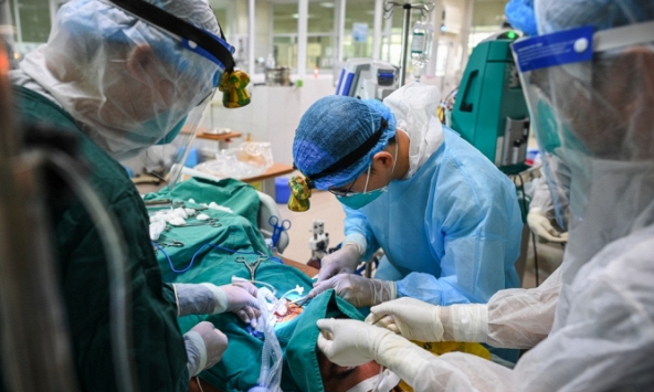 Bệnh nhân nhiễm biến chủng Delta có diễn biến nặng và nhanh hơn ra sao? 