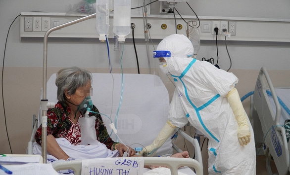 Bộ Y tế: Cần ưu tiên tiêm vắc xin và tập trung điều trị cứu F0