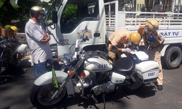 9 tỉnh yêu cầu người dân không ra đường sau 18h