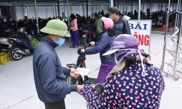 Hà Nội: Một số phương áp dụng phiếu đi chợ phân ngày chẵn lẻ