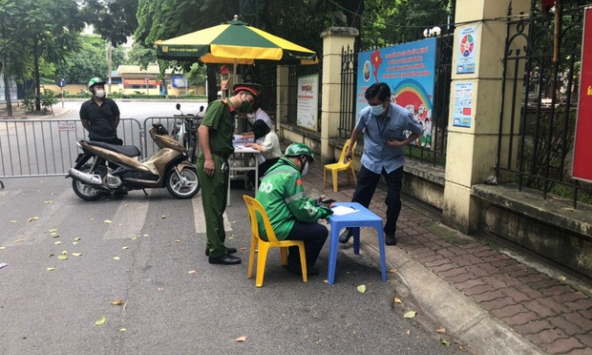 Trong 3 ngày đầu giãn cách, Hà Nội xử phạt các trường hợp vi phạm hơn 1,5 tỷ đồng 