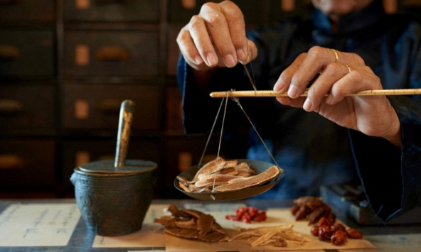 Trung Quốc từng kết hợp dùng đông y để điều trị Covid-19 ở Vũ Hán