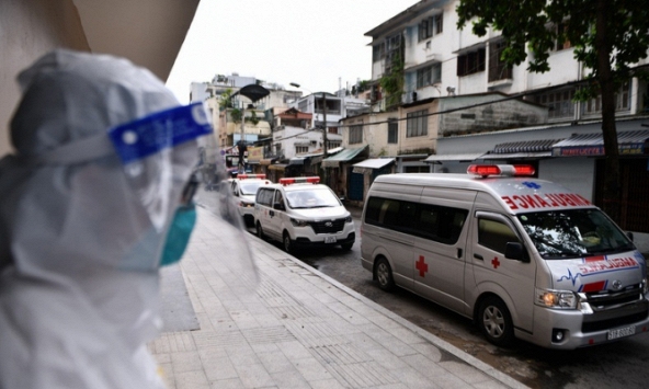 Thủ tướng: 'Có thể áp dụng biện pháp cao hơn so với Chỉ thị 16'