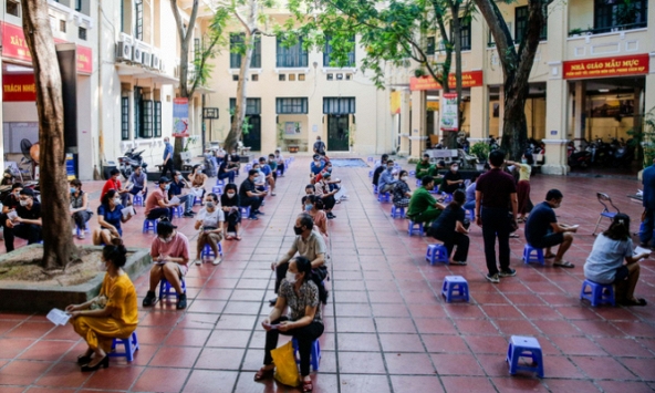 Hà Nội bắt đầu tiêm vắc-xin Covid-19 diện rộng cho người dân