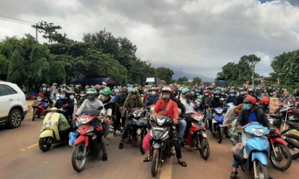 Hàng nghìn người từ miền Nam đi xe máy về Tây Nguyên, miền Trung