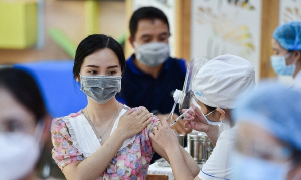 Trong một ngày TP.HCM tiêm vaccine Covid-19 cho hơn 200.000 người