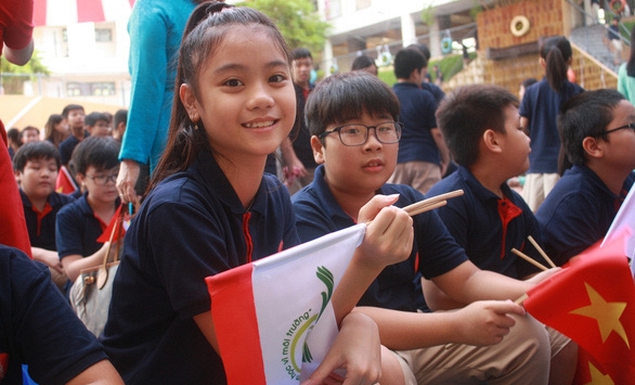 Học sinh lớp 1 tựu trường sớm nhất ngày 23/8