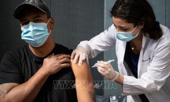 Tại sao những người đã mắc COVID-19 vẫn cần tiêm vaccine?